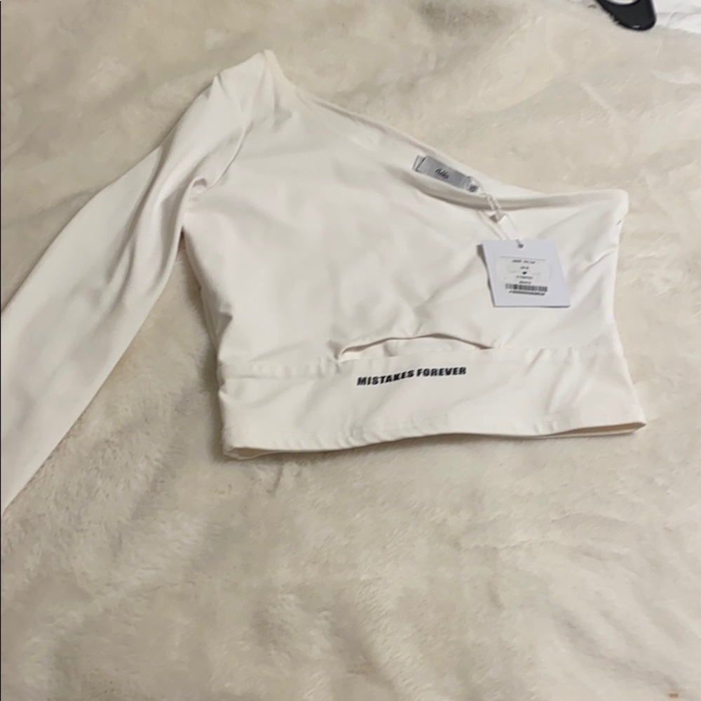 White one long sleeve crop top (adika)